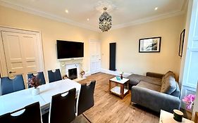 Georgian Luxury Apartment - Superfast Wifi - Parking Available